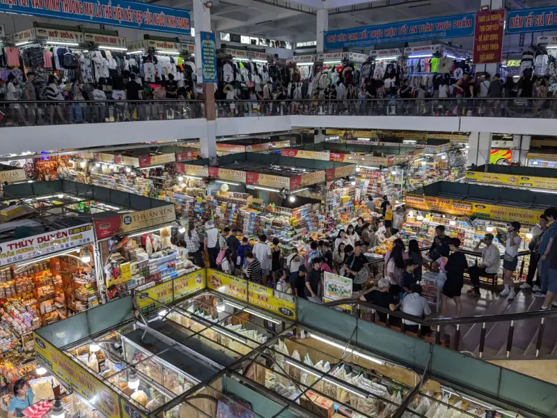 上海服装折扣批发市场2025年供应链趋势与选品策略分析正文配图 1